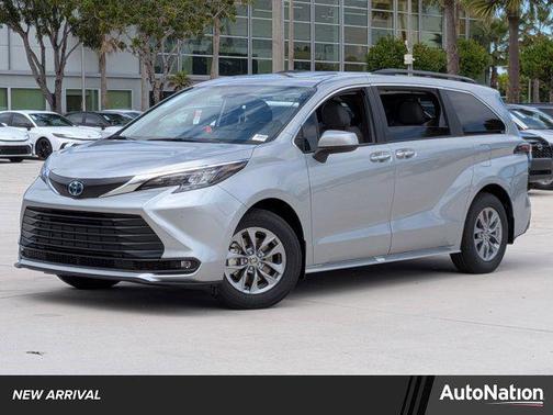 2025 Toyota Sienna XLE