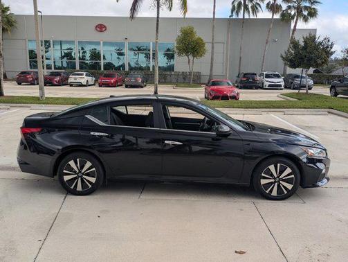 2021 Nissan Altima 2.5 SV