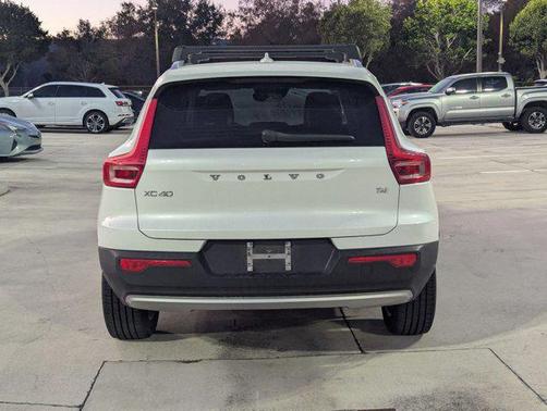 2021 Volvo XC40 T4 Momentum