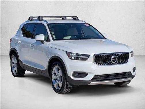 2021 Volvo XC40 T4 Momentum