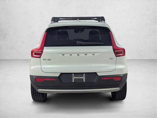 2021 Volvo XC40 T4 Momentum