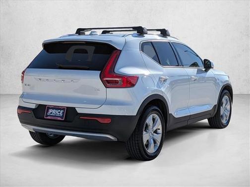 2021 Volvo XC40 T4 Momentum