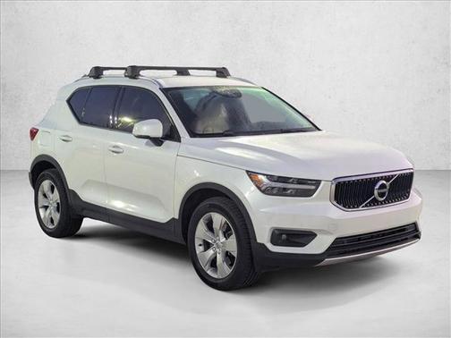 2021 Volvo XC40 T4 Momentum