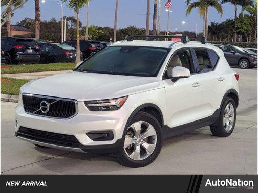 2021 Volvo XC40 T4 Momentum