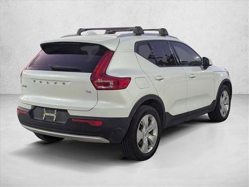 2021 Volvo XC40 T4 Momentum