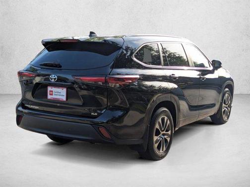 Midnight Black Metallic 2024 Toyota Highlander XLE