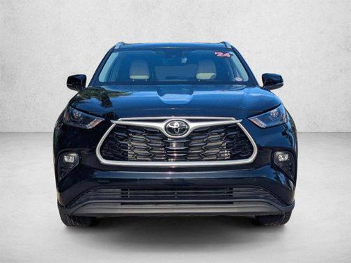 Midnight Black Metallic 2024 Toyota Highlander XLE