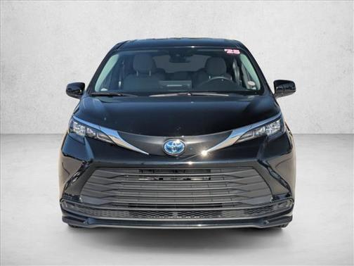 2025 Toyota Sienna LE