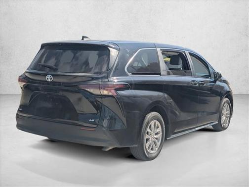 2025 Toyota Sienna LE