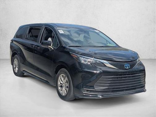 2025 Toyota Sienna LE