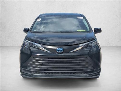 2025 Toyota Sienna LE