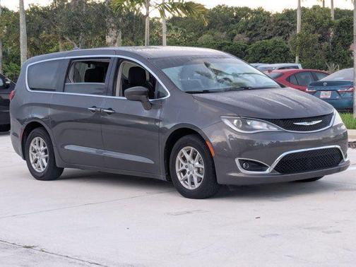 2020 Chrysler Pacifica Touring