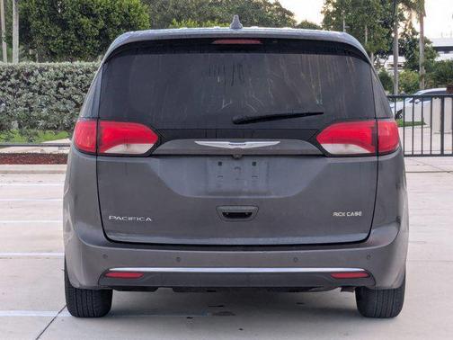 2020 Chrysler Pacifica Touring