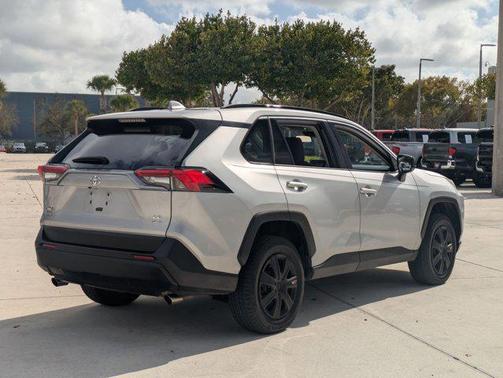 2020 Toyota RAV4 LE