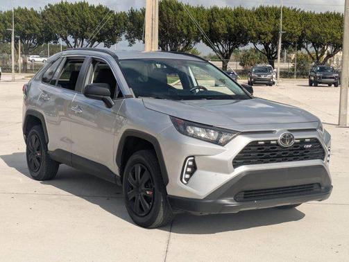 2020 Toyota RAV4 LE