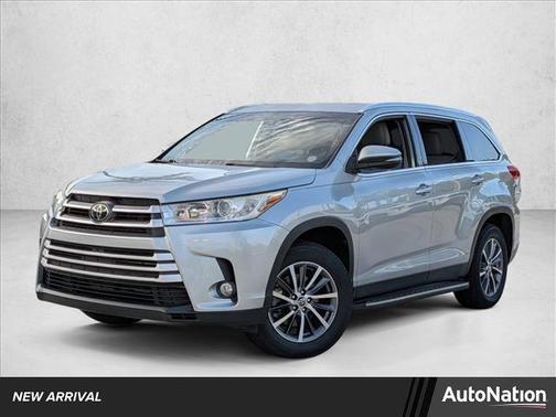Celestial Silver Metallic 2019 Toyota Highlander XLE