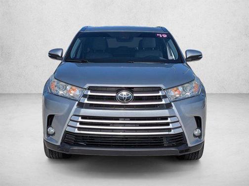 Celestial Silver Metallic 2019 Toyota Highlander XLE