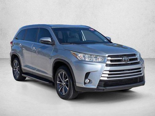 Celestial Silver Metallic 2019 Toyota Highlander XLE