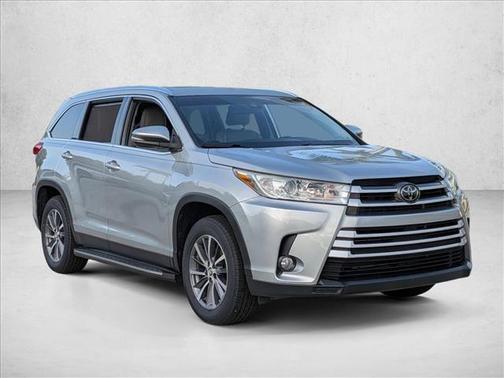 Celestial Silver Metallic 2019 Toyota Highlander XLE