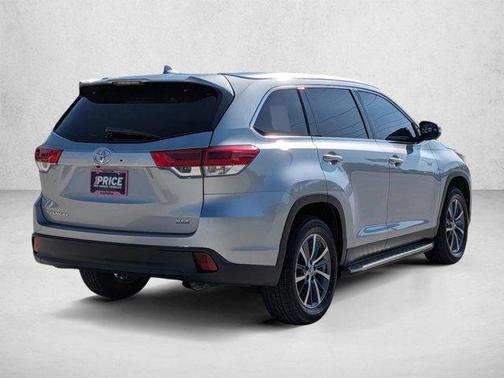 Celestial Silver Metallic 2019 Toyota Highlander XLE