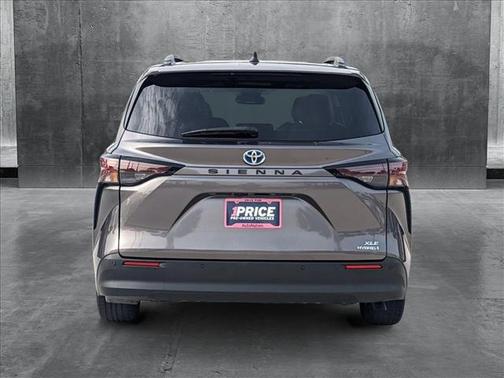 2023 Toyota Sienna XLE 8 Passenger