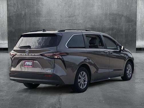 2023 Toyota Sienna XLE 8 Passenger