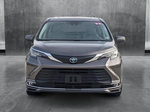2023 Toyota Sienna XLE 8 Passenger