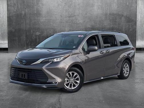 2023 Toyota Sienna XLE 8 Passenger