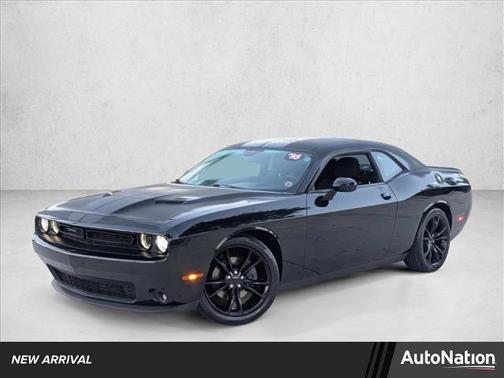 Pitch Black Clearcoat 2016 Dodge Challenger SXT