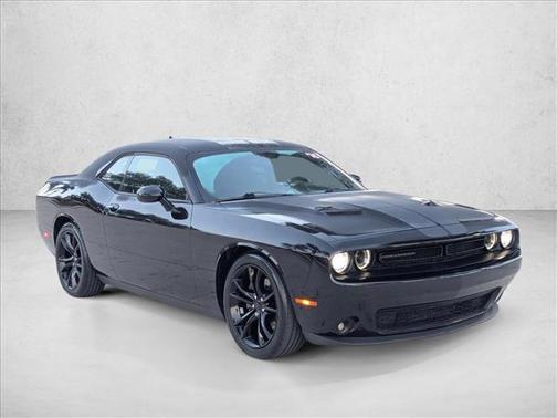 Pitch Black Clearcoat 2016 Dodge Challenger SXT