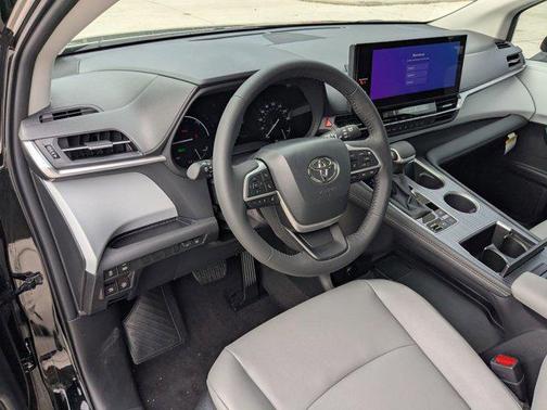 2025 Toyota Sienna XLE 7 Passenger