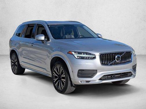 Bright Silver Metallic 2020 Volvo XC90 T6 Momentum