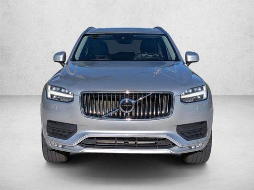 Bright Silver Metallic 2020 Volvo XC90 T6 Momentum
