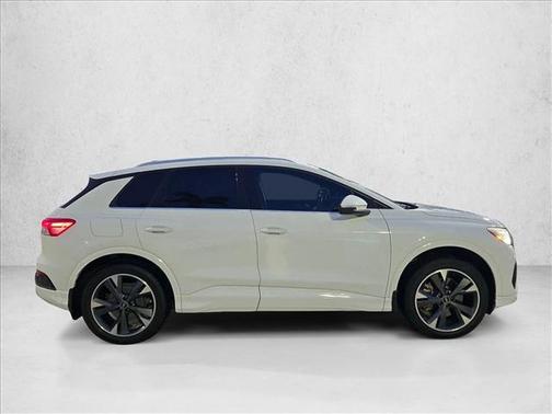 Glacier White Metallic 2022 Audi Q4 e-tron Prestige 50 quattro