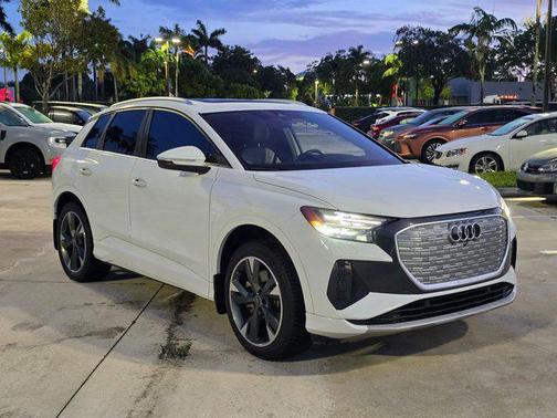 Glacier White Metallic 2022 Audi Q4 e-tron Prestige 50 quattro