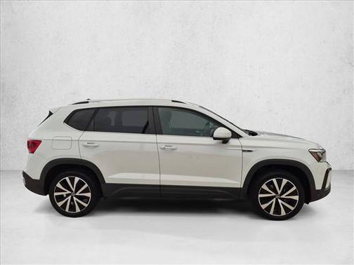 Pure White 2022 Volkswagen Taos 1.5T SE