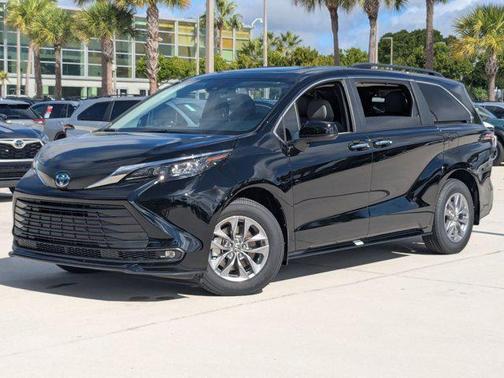 2025 Toyota Sienna XLE 7 Passenger