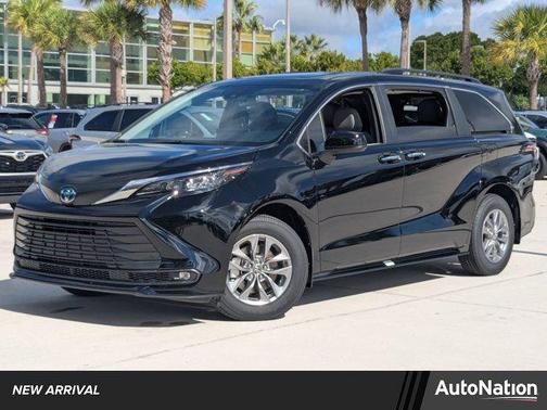 2025 Toyota Sienna XLE 7 Passenger