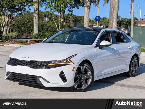 Glacial White Pearl 2022 Kia K5 EX