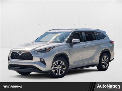 2022 Toyota Highlander Hybrid XLE