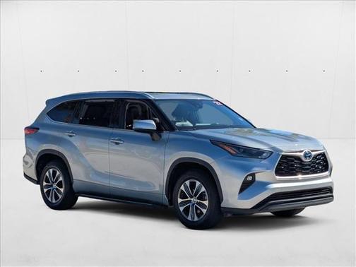 2022 Toyota Highlander Hybrid XLE