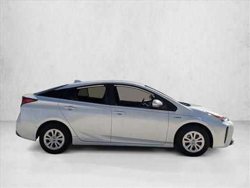2022 Toyota Prius LE