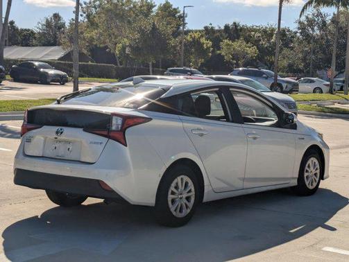 2022 Toyota Prius LE