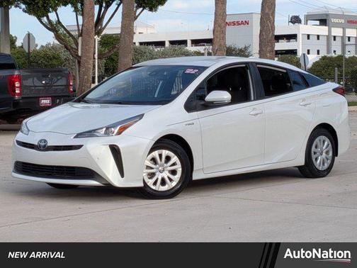 2022 Toyota Prius LE