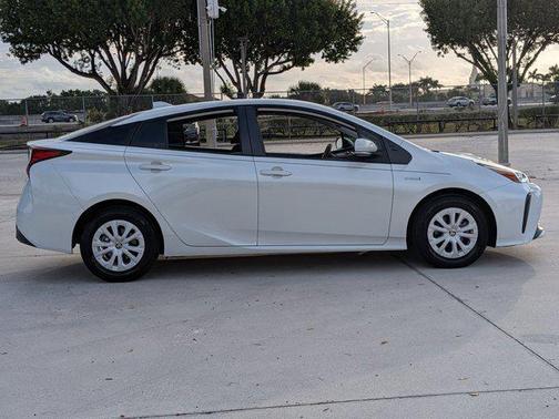 2022 Toyota Prius LE