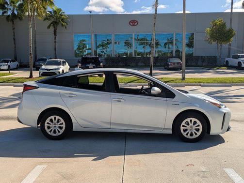 2022 Toyota Prius LE