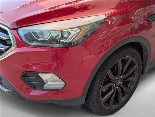 Ruby Red Metallic Tinted Clearcoat 2019 Ford Escape SE