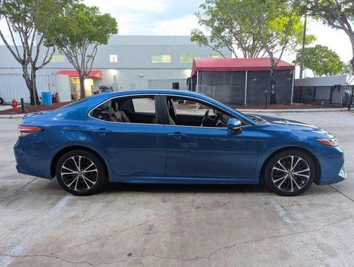 Blue Streak Metallic 2019 Toyota Camry SE