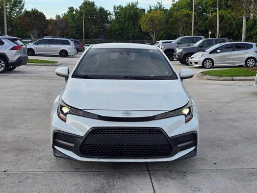 Blizzard Pearl 2020 Toyota Corolla SE