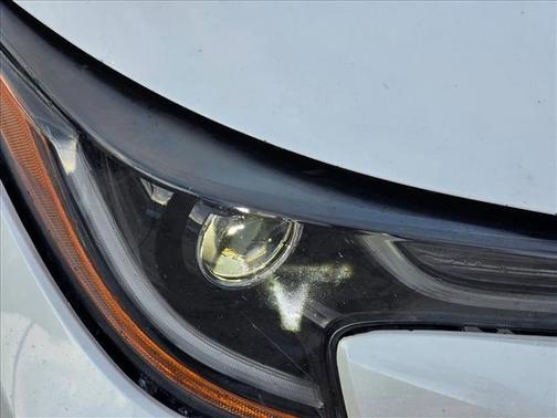 Blizzard Pearl 2020 Toyota Corolla SE